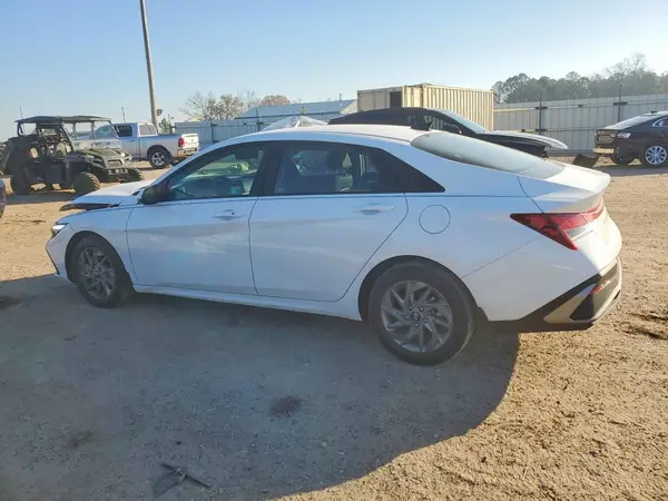 KMHLM4DG5RU763682 2024 HYUNDAI ELANTRA - Image 2