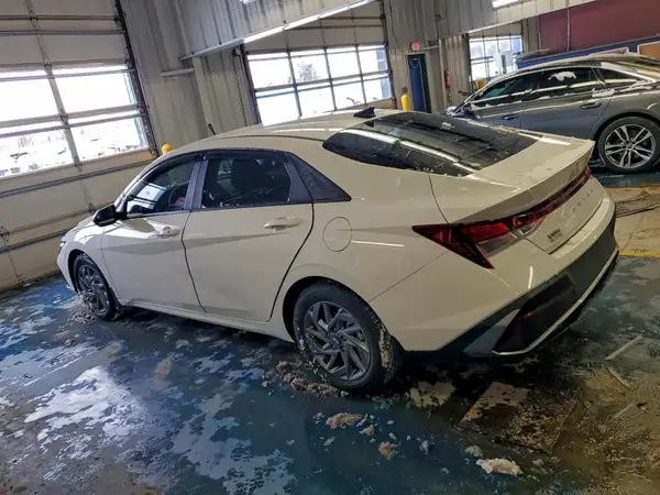 KMHLM4DG5RU768784 2024 HYUNDAI ELANTRA - Image 2