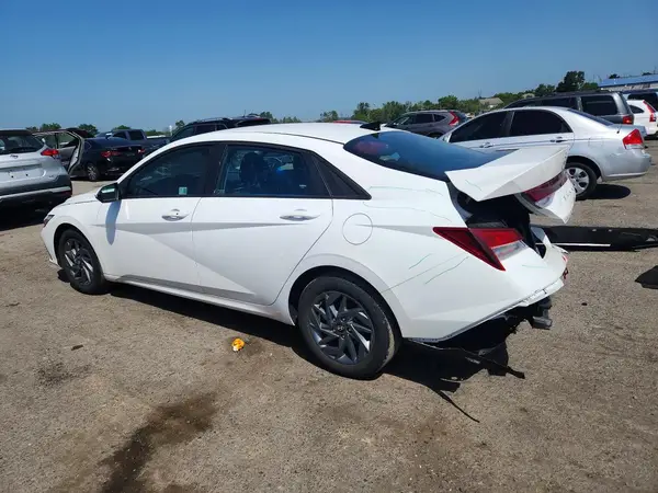 KMHLM4DG5RU781051 2024 HYUNDAI ELANTRA - Image 2