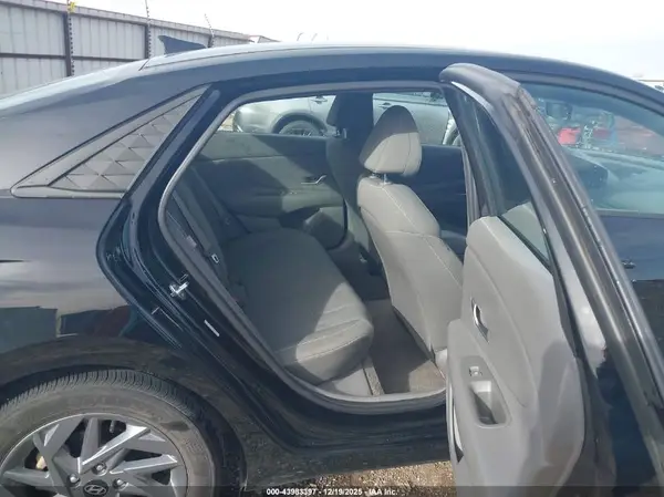 KMHLM4DG5RU786959 2024 HYUNDAI ELANTRA - Image 8