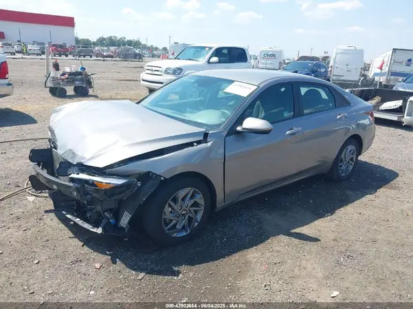 KMHLM4DG5RU795385 2024 HYUNDAI ELANTRA - Image 2