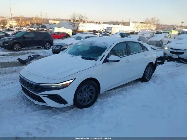 KMHLM4DG5RU805168 2024 HYUNDAI ELANTRA - Image 2