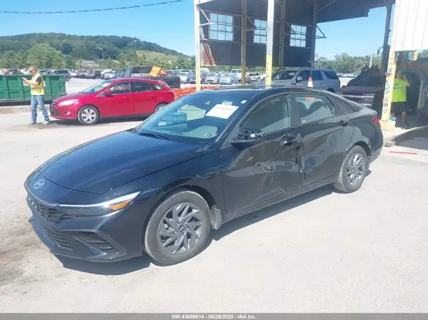 KMHLM4DG5RU805896 2024 HYUNDAI ELANTRA - Image 2