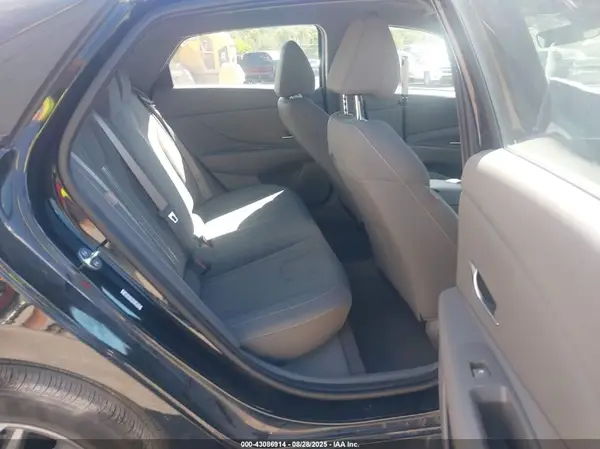 KMHLM4DG5RU805896 2024 HYUNDAI ELANTRA - Image 8