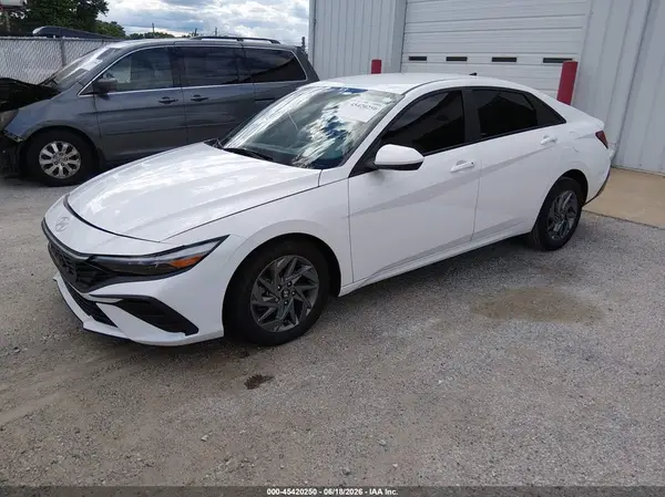 KMHLM4DG5RU811133 2024 HYUNDAI ELANTRA - Image 2