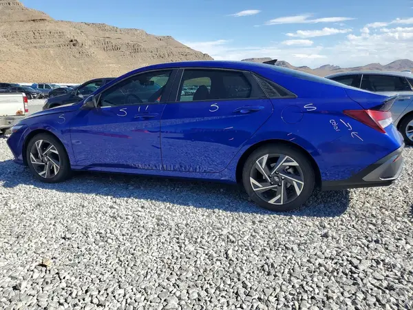 KMHLM4DG5SU868616 2025 HYUNDAI ELANTRA - Image 2