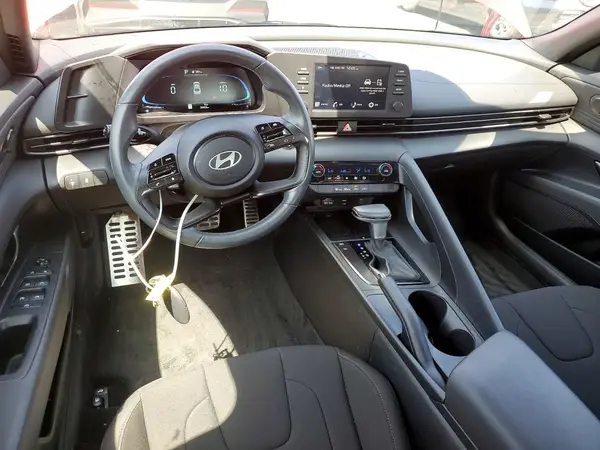 KMHLM4DG5SU869281 2025 HYUNDAI ELANTRA - Image 8