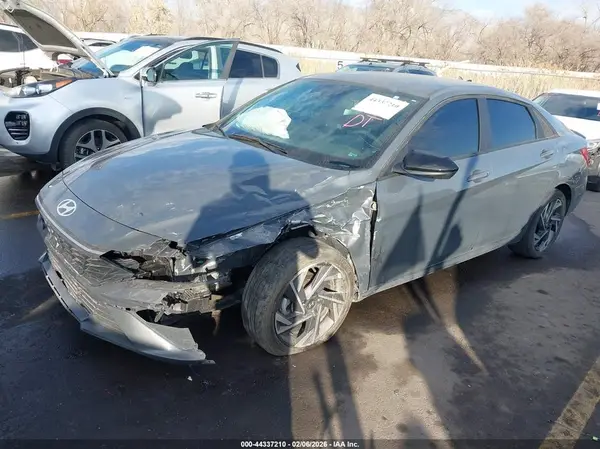 KMHLM4DG5SU870799 2025 HYUNDAI ELANTRA - Image 2