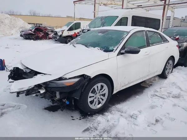KMHLM4DG5SU875775 2025 HYUNDAI ELANTRA - Image 2