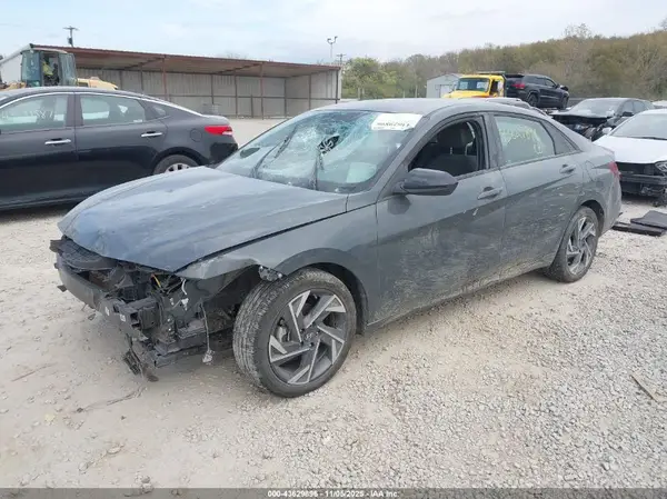 KMHLM4DG5SU957618 2025 HYUNDAI ELANTRA - Image 2