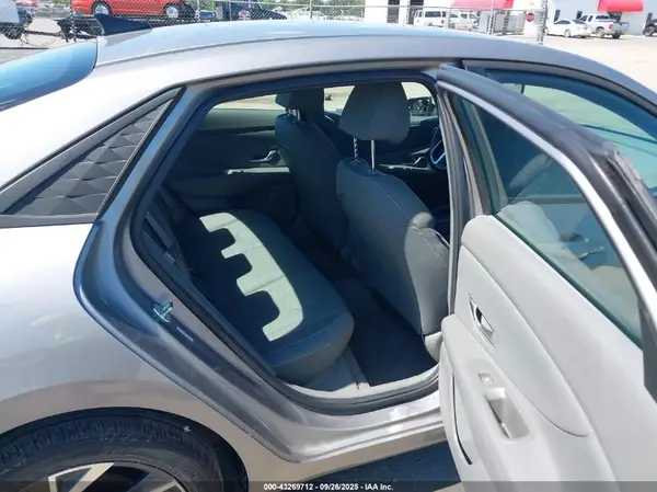 KMHLM4DG5SU973933 2025 HYUNDAI ELANTRA - Image 8