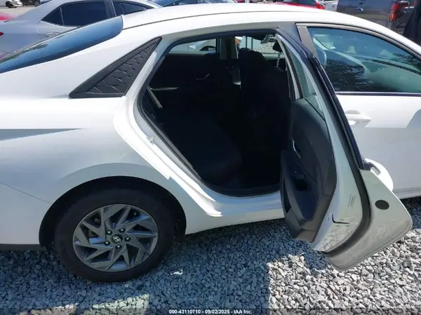KMHLM4DG6RU648718 2024 HYUNDAI ELANTRA - Image 8
