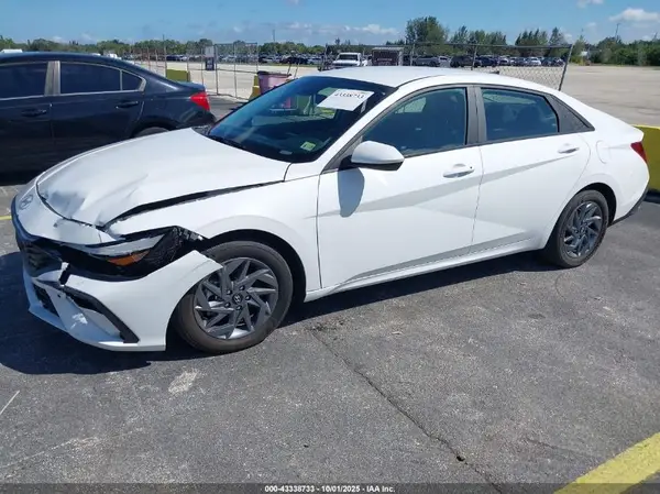 KMHLM4DG6RU703815 2024 HYUNDAI ELANTRA - Image 2