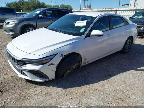 KMHLM4DG6RU722316 2024 HYUNDAI ELANTRA - Image 2