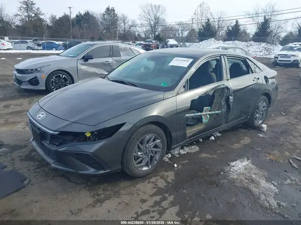 KMHLM4DG6RU746079 2024 HYUNDAI ELANTRA - Image 2