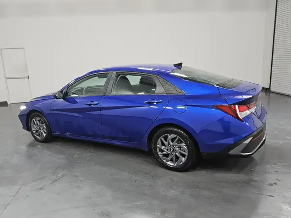 KMHLM4DG6RU746602 2024 HYUNDAI ELANTRA - Image 2