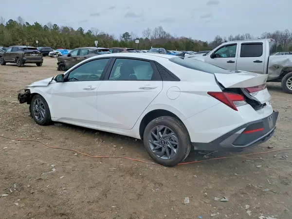 KMHLM4DG6RU747040 2024 HYUNDAI ELANTRA - Image 2