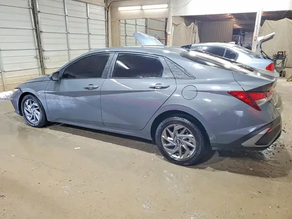 KMHLM4DG6RU749225 2024 HYUNDAI ELANTRA - Image 2