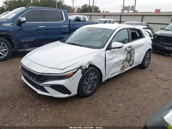 KMHLM4DG6RU785853 2024 HYUNDAI ELANTRA - Image 2