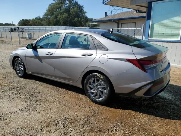 KMHLM4DG6RU807852 2024 HYUNDAI ELANTRA - Image 2