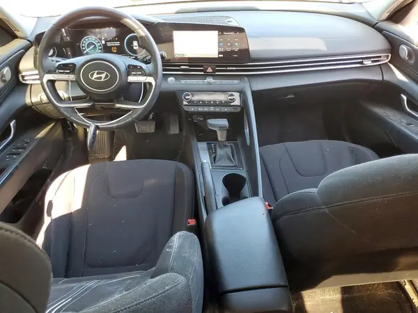 KMHLM4DG6SU869595 2025 HYUNDAI ELANTRA - Image 8