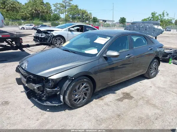 KMHLM4DG7RU660585 2024 HYUNDAI ELANTRA - Image 2