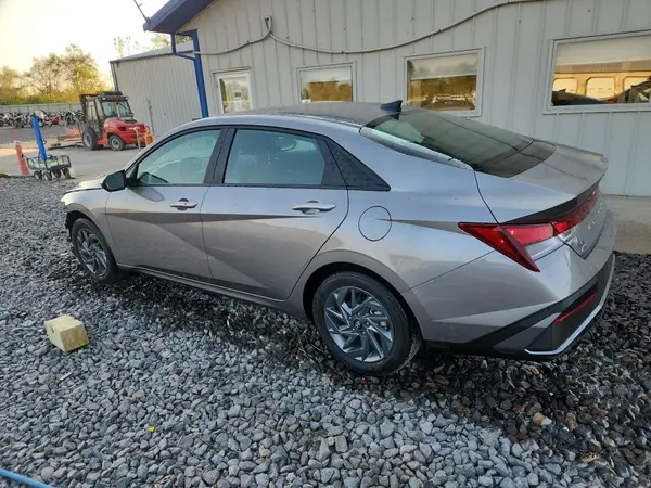 KMHLM4DG7RU676091 2024 HYUNDAI ELANTRA - Image 2