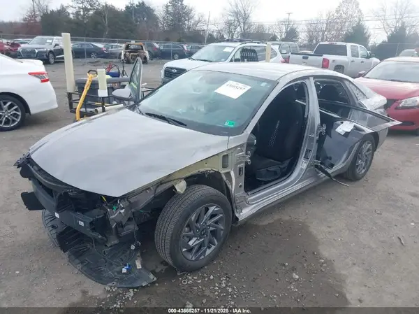 KMHLM4DG7RU687365 2024 HYUNDAI ELANTRA - Image 2