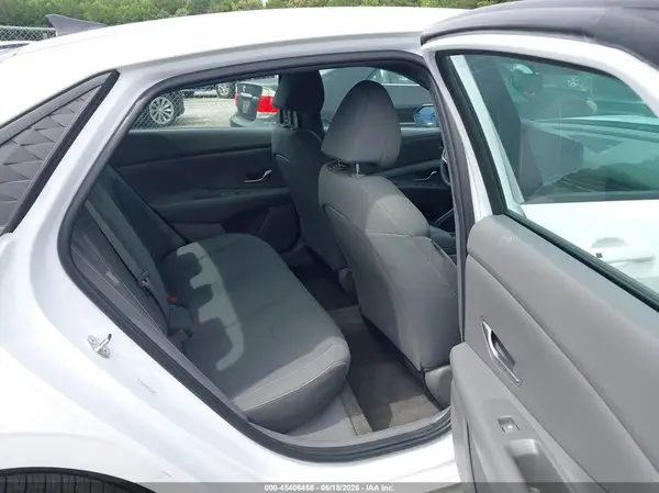 KMHLM4DG7RU699533 2024 HYUNDAI ELANTRA - Image 8