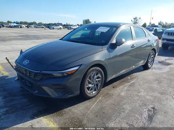 KMHLM4DG7RU700633 2024 HYUNDAI ELANTRA - Image 2