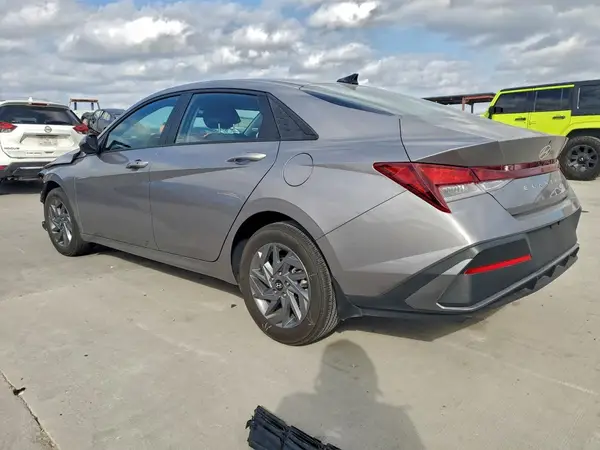 KMHLM4DG7RU712247 2024 HYUNDAI ELANTRA - Image 2