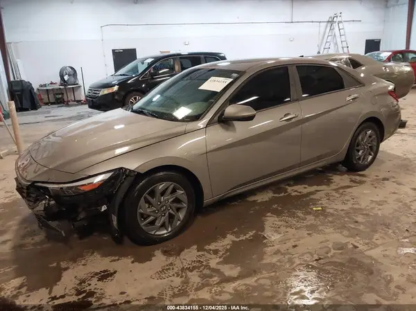 KMHLM4DG7RU713897 2024 HYUNDAI ELANTRA - Image 2