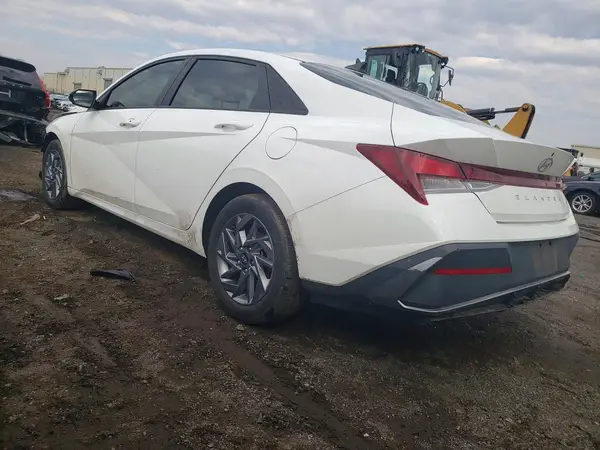KMHLM4DG7RU736631 2024 HYUNDAI ELANTRA - Image 2