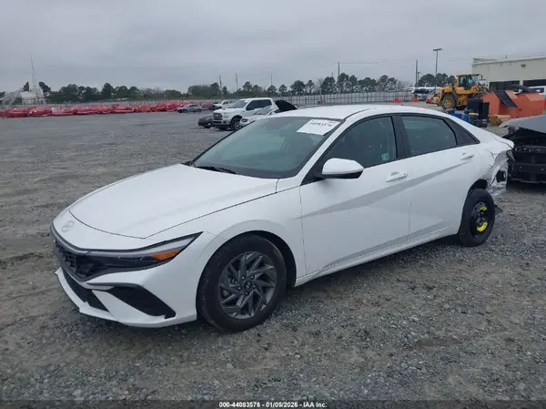 KMHLM4DG7RU749301 2024 HYUNDAI ELANTRA - Image 2