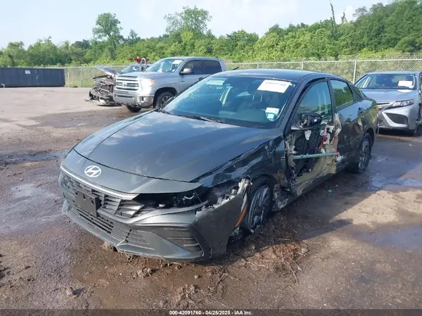 KMHLM4DG7RU751078 2024 HYUNDAI ELANTRA - Image 2