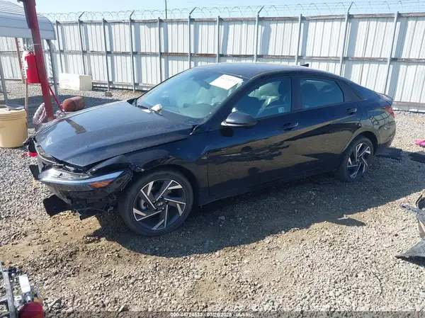 KMHLM4DG7SU870061 2025 HYUNDAI ELANTRA - Image 2