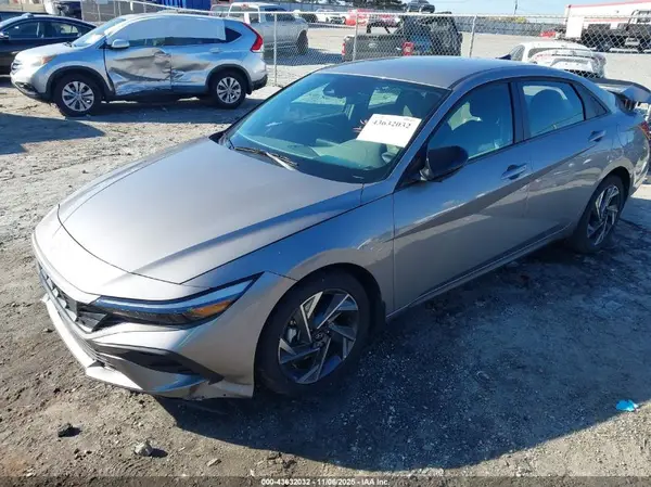 KMHLM4DG7SU950203 2025 HYUNDAI ELANTRA - Image 2