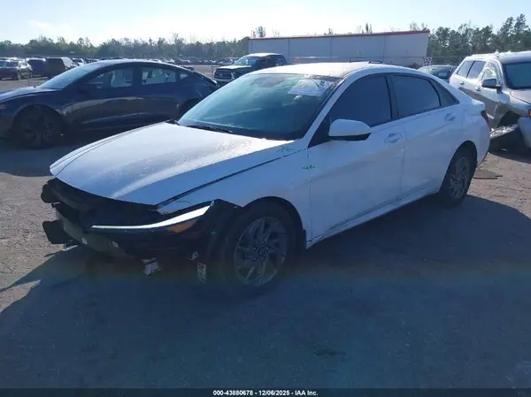 KMHLM4DG8RU657808 2024 HYUNDAI ELANTRA - Image 2
