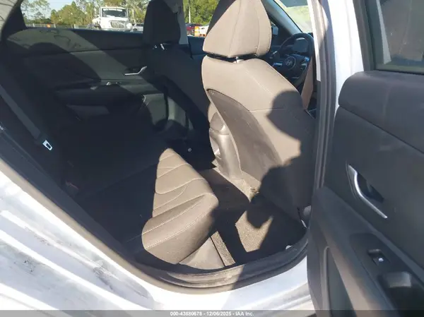 KMHLM4DG8RU657808 2024 HYUNDAI ELANTRA - Image 8