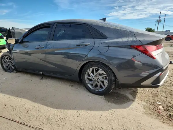 KMHLM4DG8RU692185 2024 HYUNDAI ELANTRA - Image 2