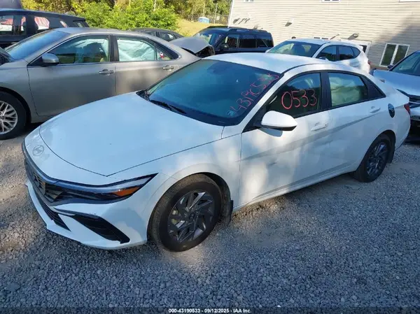 KMHLM4DG8RU697919 2024 HYUNDAI ELANTRA - Image 2
