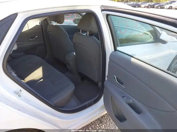 KMHLM4DG8RU697919 2024 HYUNDAI ELANTRA - Image 8