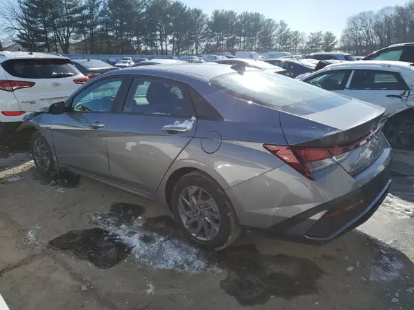 KMHLM4DG8RU732099 2024 HYUNDAI ELANTRA - Image 2