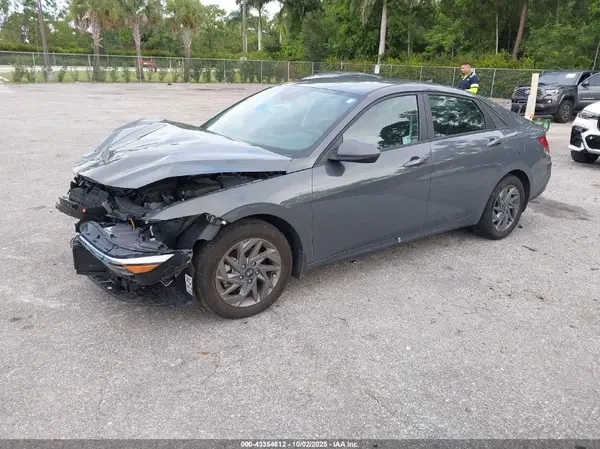 KMHLM4DG8RU749226 2024 HYUNDAI ELANTRA - Image 2