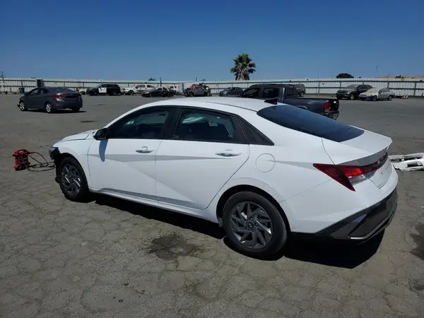 KMHLM4DG8RU753373 2024 HYUNDAI ELANTRA - Image 2