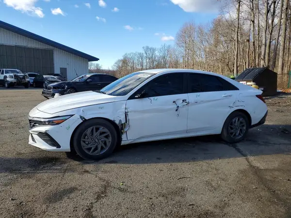 KMHLM4DG8RU757598 2024 HYUNDAI ELANTRA - Image 1