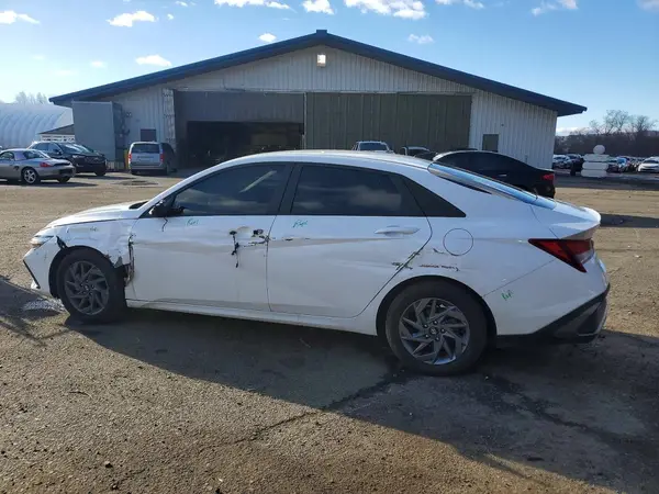 KMHLM4DG8RU757598 2024 HYUNDAI ELANTRA - Image 2