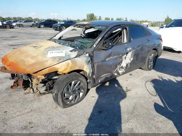 KMHLM4DG8RU757861 2024 HYUNDAI ELANTRA - Image 2