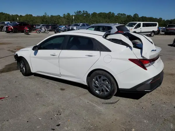 KMHLM4DG8RU764986 2024 HYUNDAI ELANTRA - Image 2