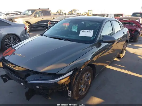 KMHLM4DG8RU769704 2024 HYUNDAI ELANTRA - Image 2